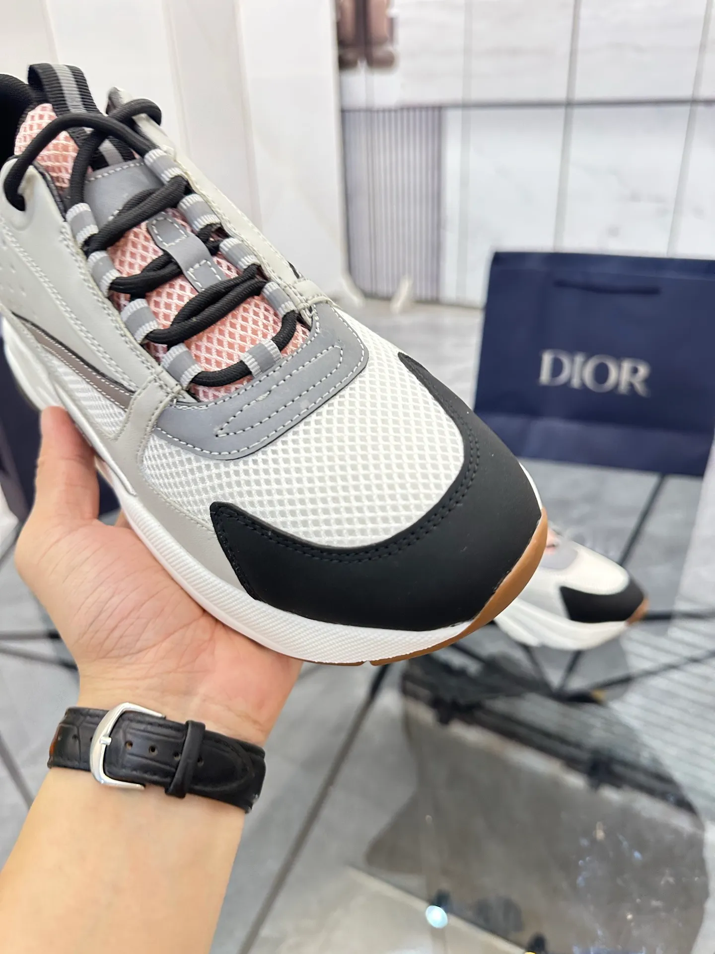 Men's shoes: 💰P460¥ Ready in Guangzhou, fully packaged Product trademark: Dior* "Dior*" low-top casual shoes Regular size: 38-46 (can be customized to 47) B22 Product materials: imported cowhide leather upper spliced ​​with original fabric, breathable lining, original outsole. Number: 920
